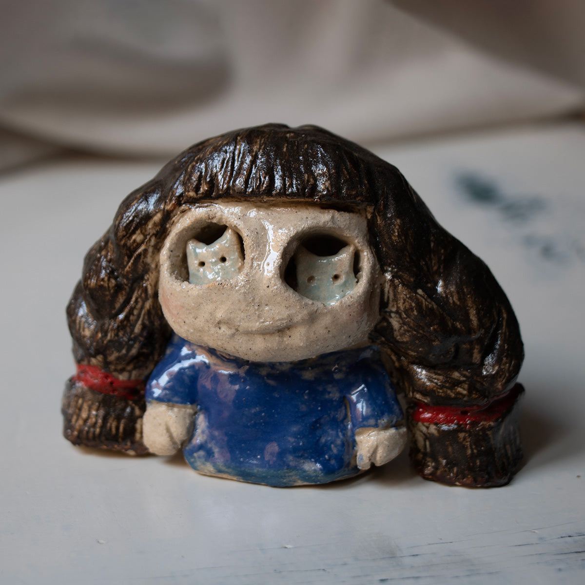 Politsiya xodimi gumonlanuvchini qidirdi. Kauchuk odam bilan jinsiy aloqa porno